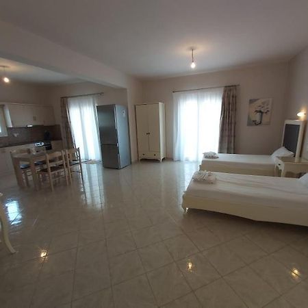 Konstantinos Apartments อัมมูเดีย ภายนอก รูปภาพ