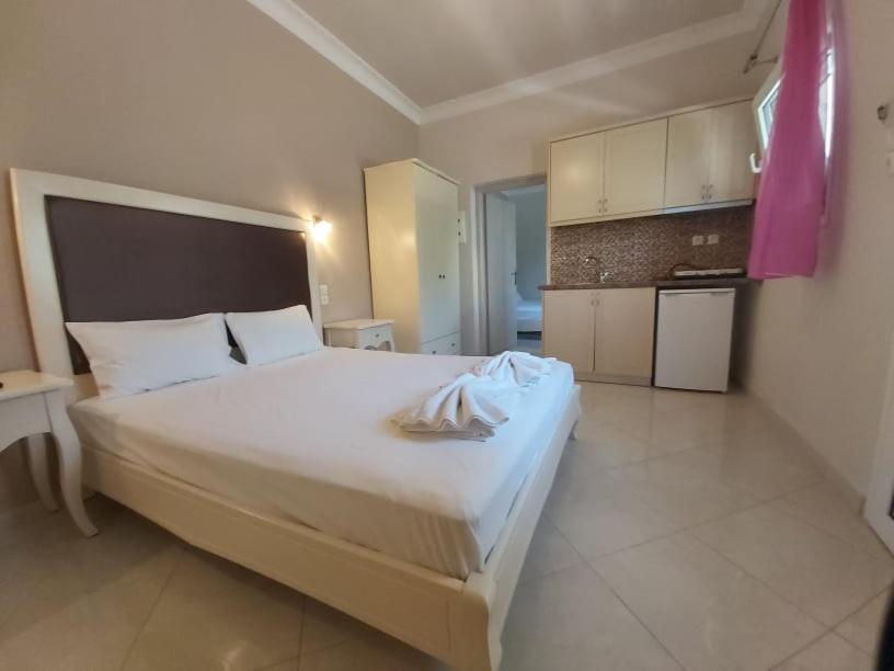 Konstantinos Apartments อัมมูเดีย ห้อง รูปภาพ