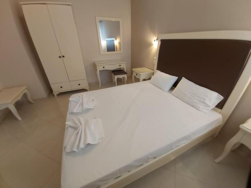 Konstantinos Apartments อัมมูเดีย ห้อง รูปภาพ